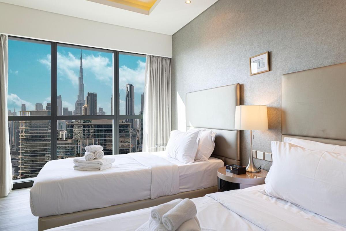 Burj Khalifa View - Amazing Oasis Pool - 1400 Sqft Apartment