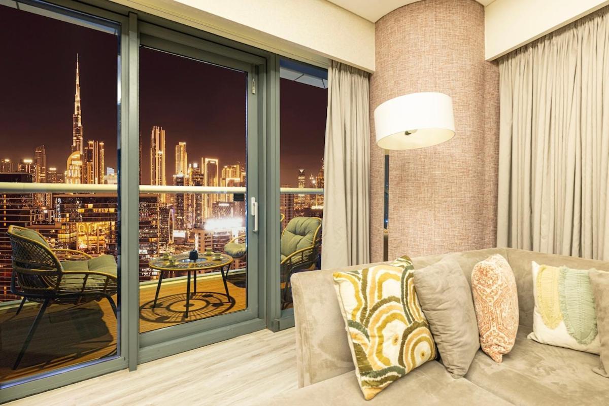 Burj Khalifa View - Amazing Oasis Pool - 1400 Sqft Apartment *
