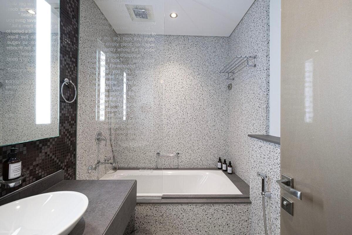 Apartment Burj Khalifa View - Amazing Oasis Pool - 1400 Sqft *
