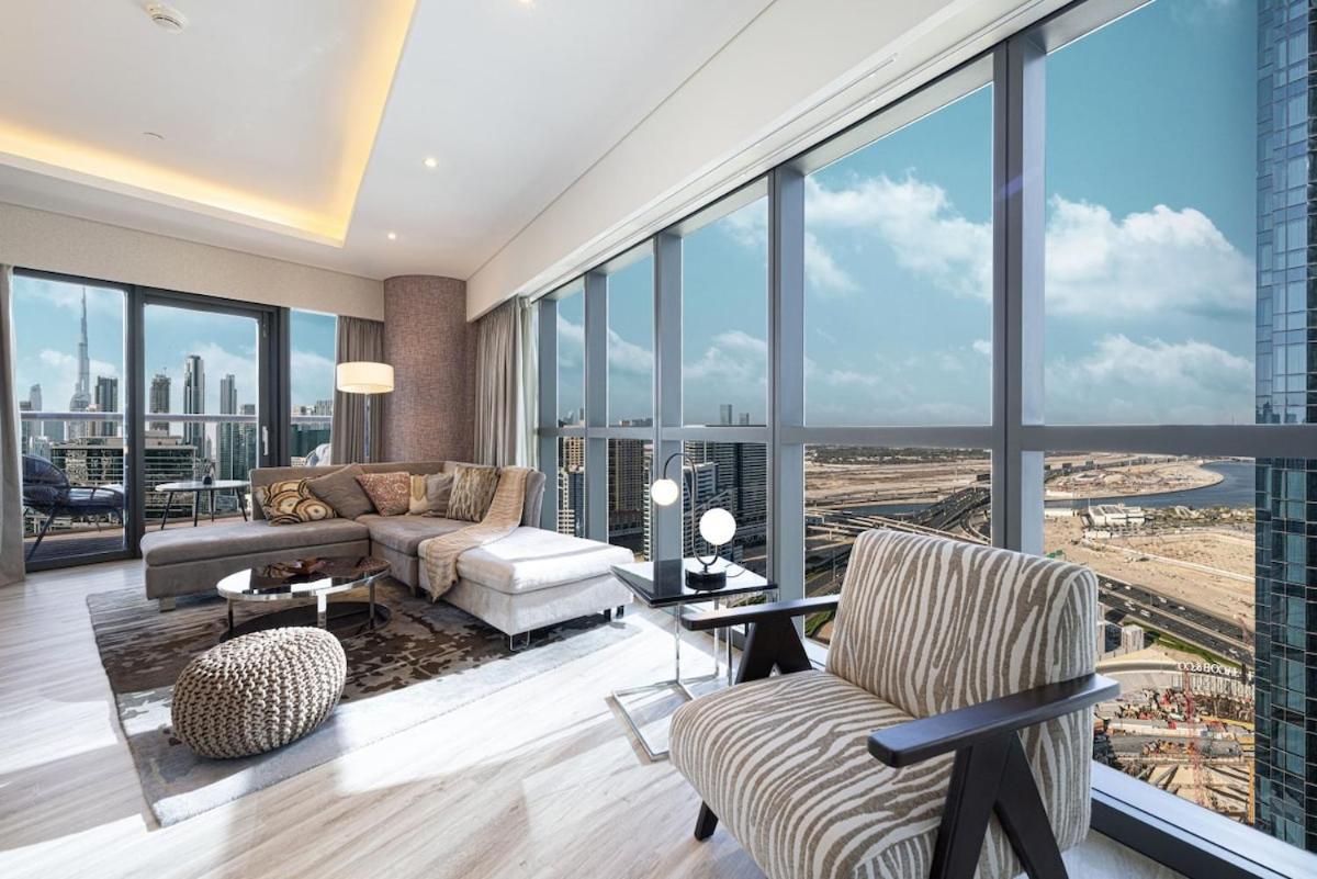 Burj Khalifa View - Amazing Oasis Pool - 1400 Sqft Apartment *