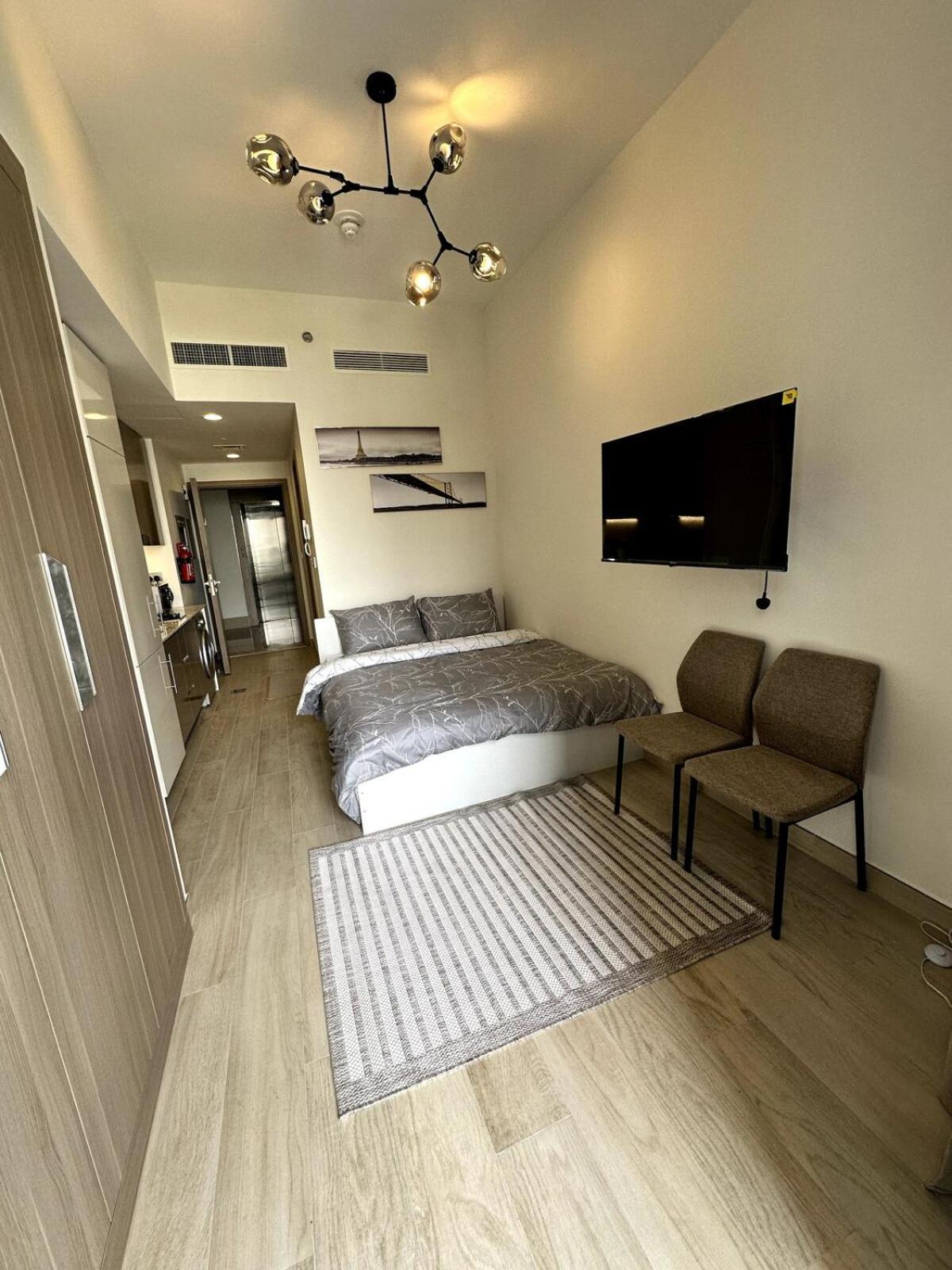 Stunning At Azizi Riviera *