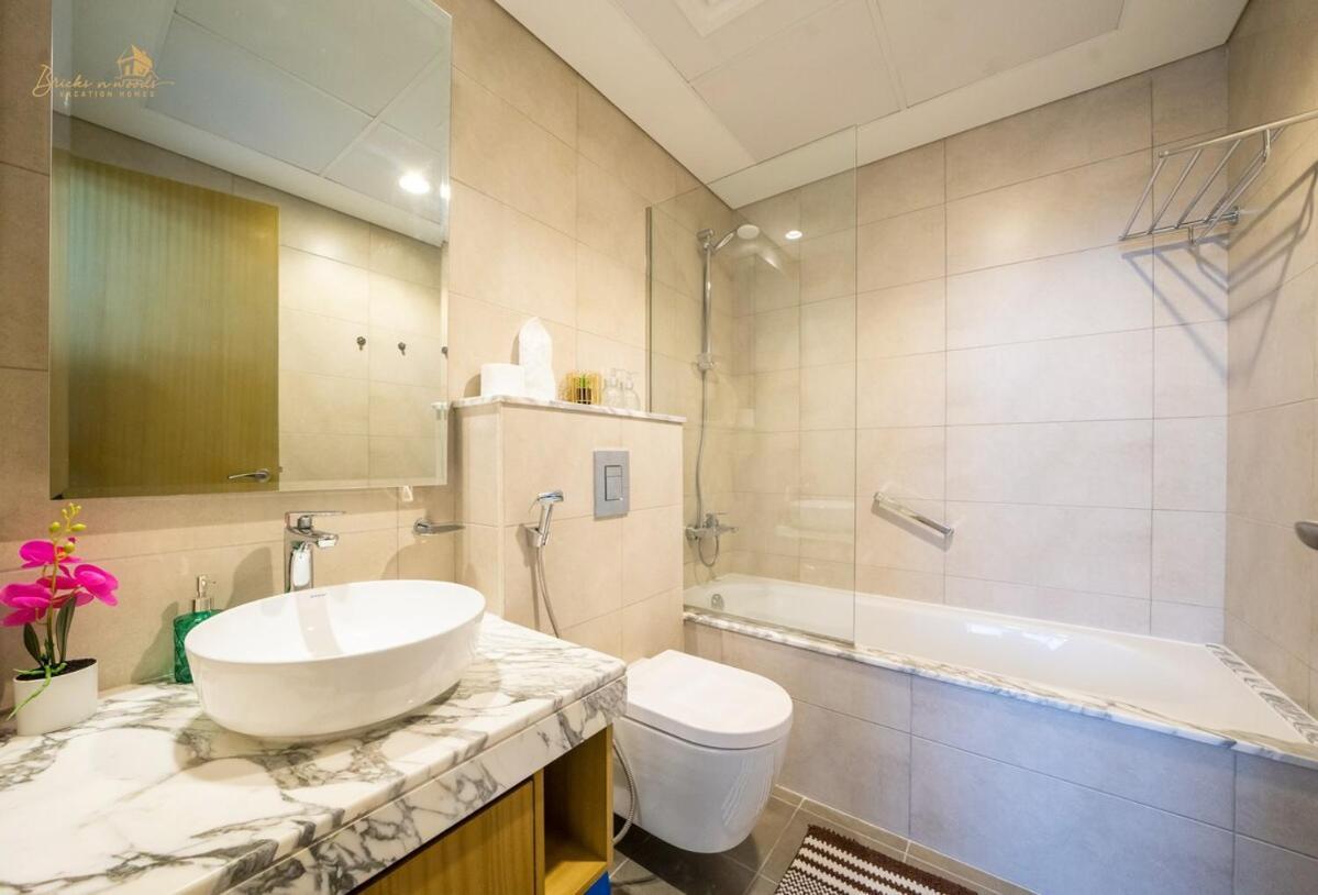 Magnificent Canal View 2 Bhk 6 Pax