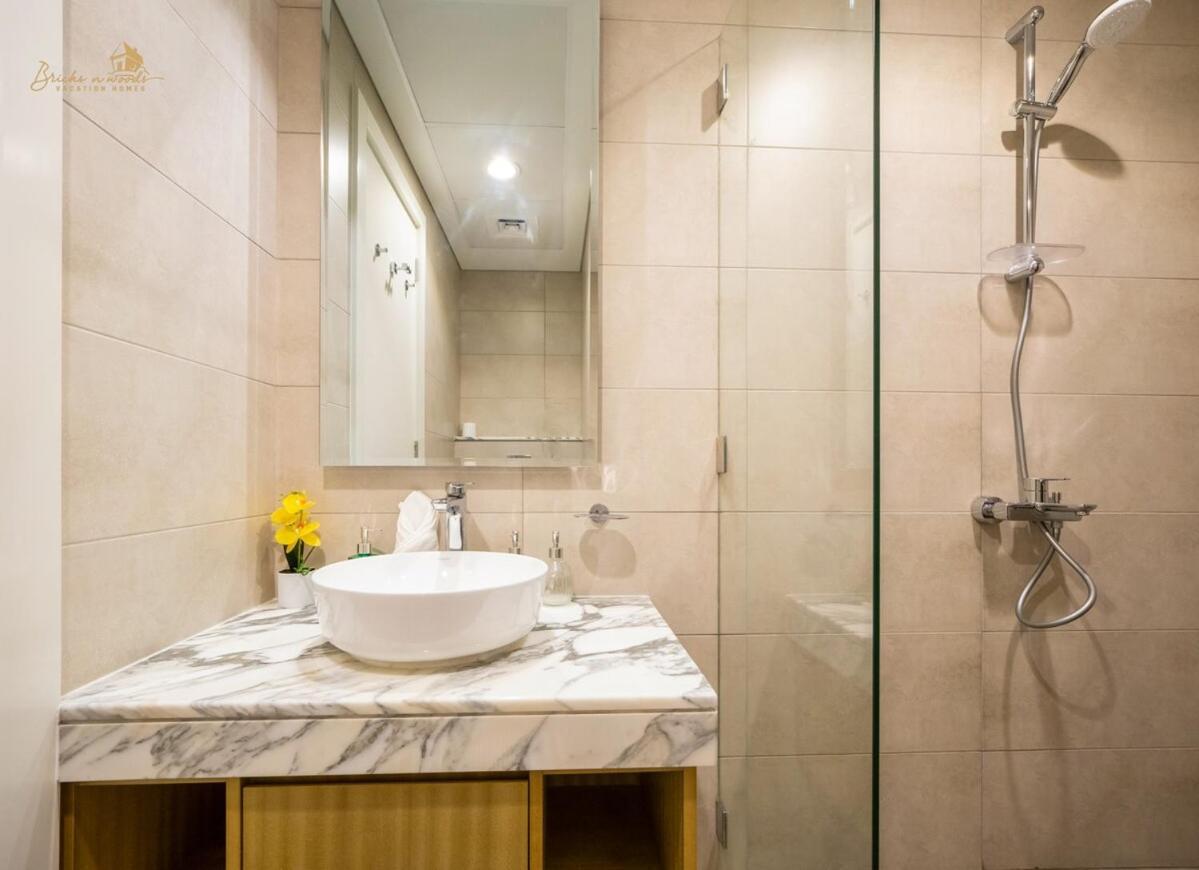 Magnificent Canal View 2 Bhk 6 Pax Dubai