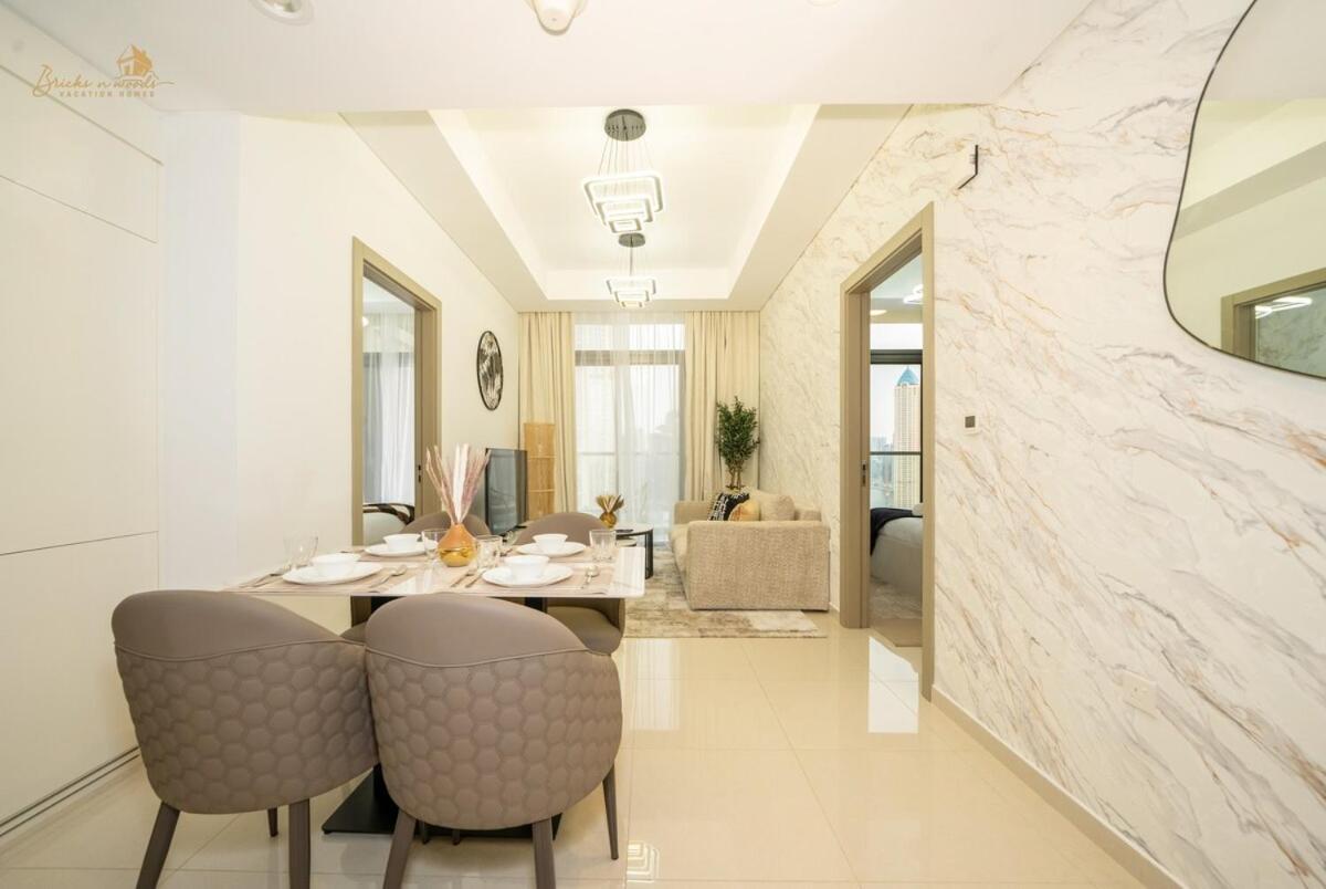 Magnificent Canal View 2 Bhk 6 Pax Dubai