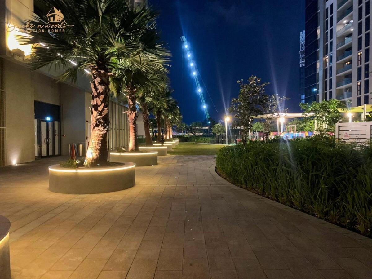 Magnificent Canal View 2 Bhk 6 Pax Holiday home Dubai