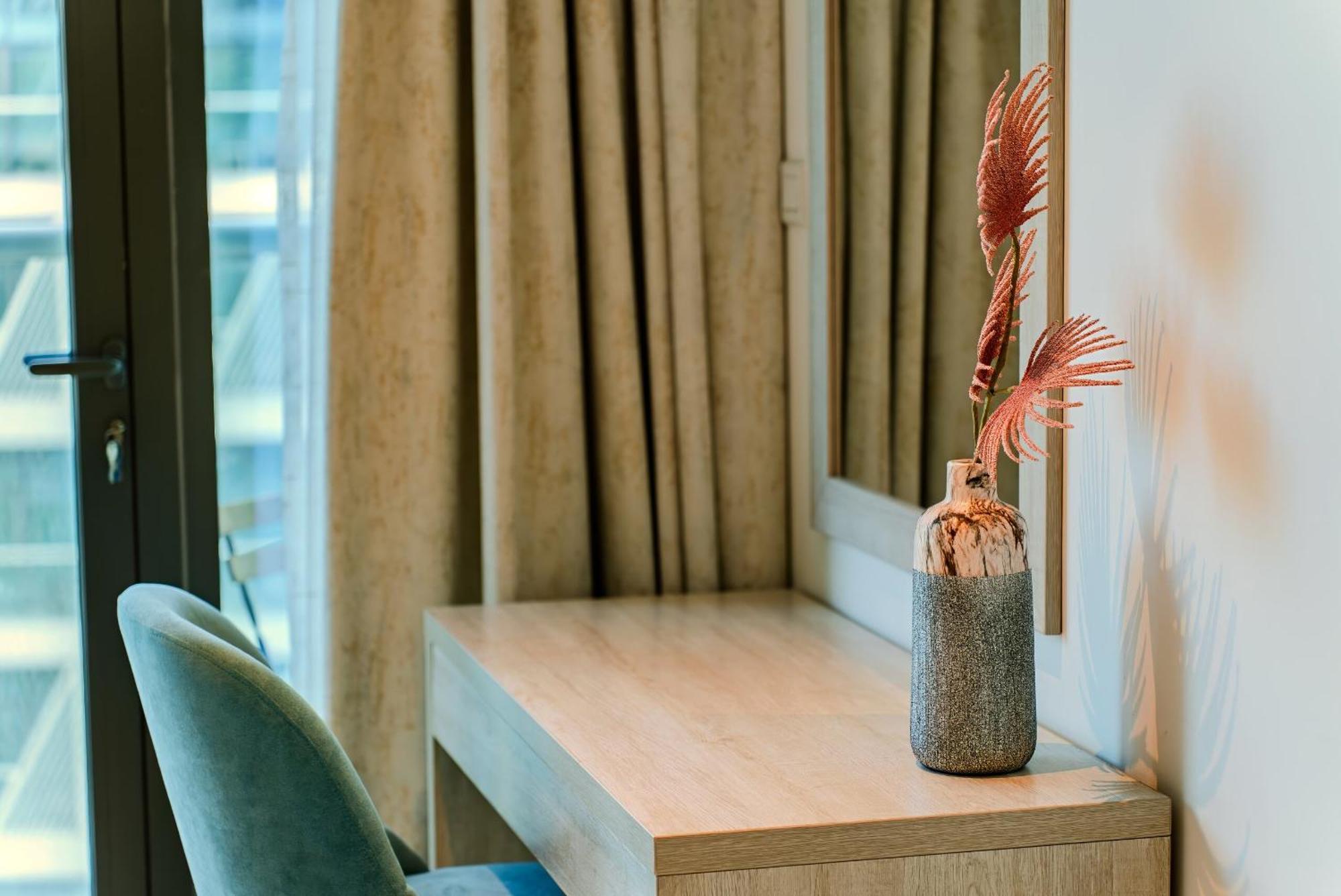 Elegant 1-br With Sea View Seven Palm, Palm Jumeirah Apartment
