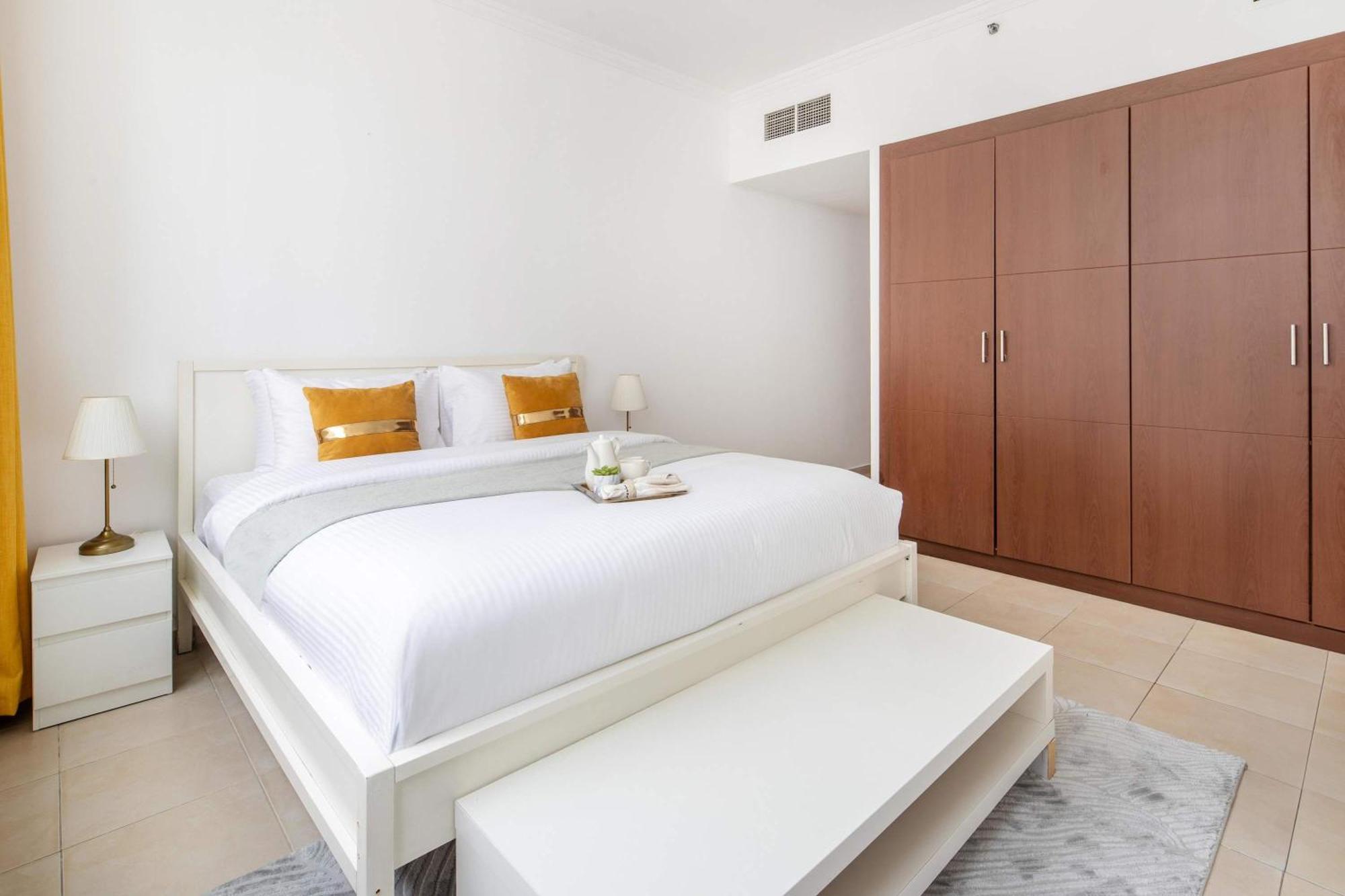 Frank Porter - Al Noujoum Tower Apartment