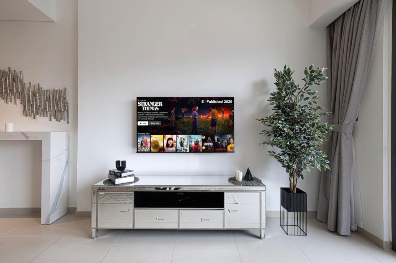Modern 2br Steps From Mall * Dubai