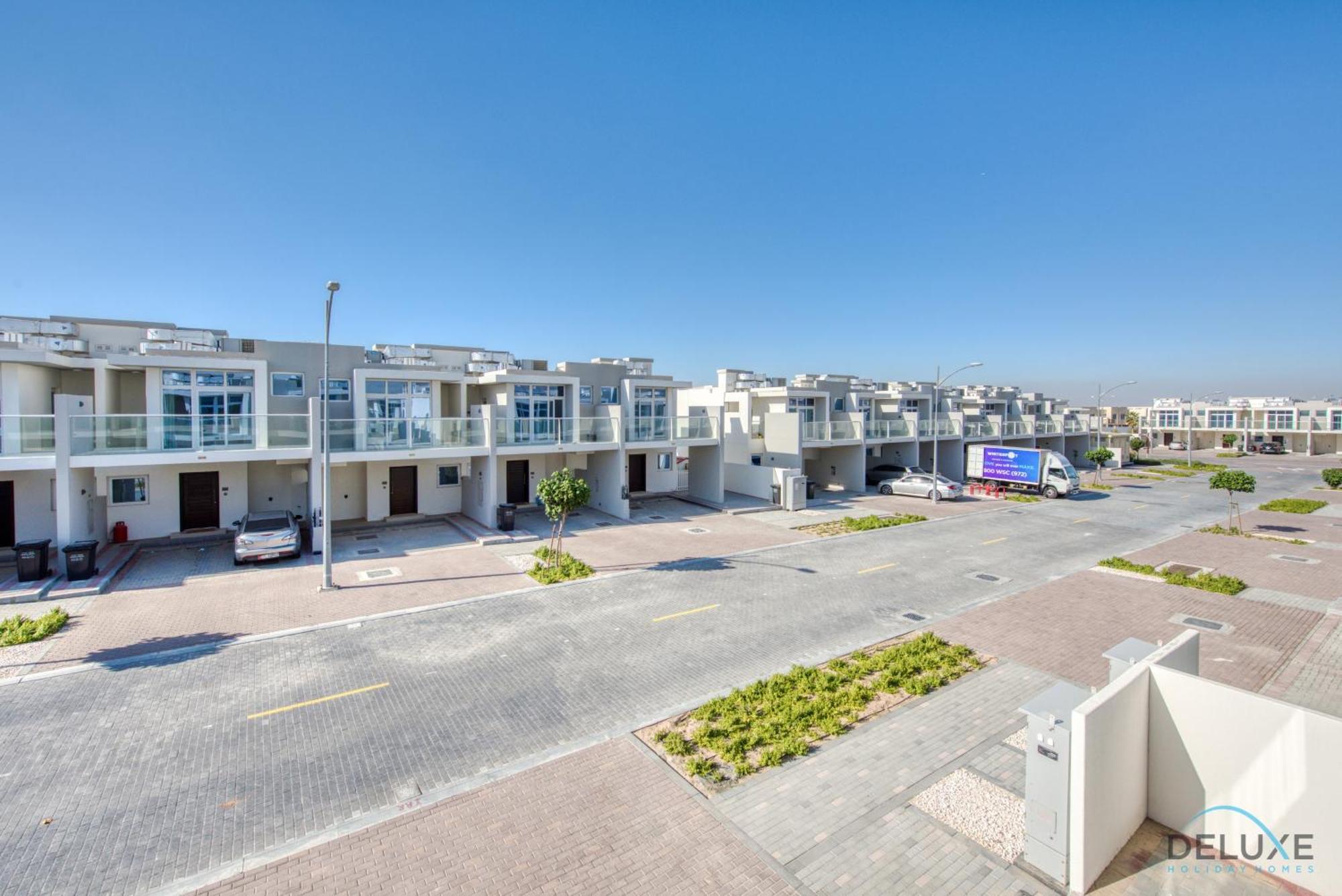 Restful 3br Townhouse At Damac Hills 2 Dubailand By Deluxe Homes Daire Dubai