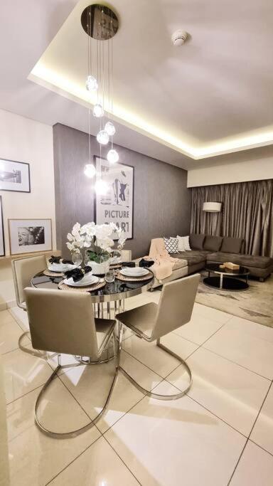 Luxury Paramount A662 Dubai