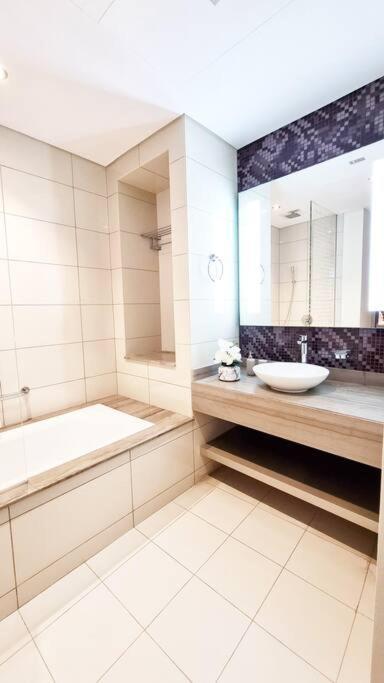 Luxury Paramount A662 Apartment