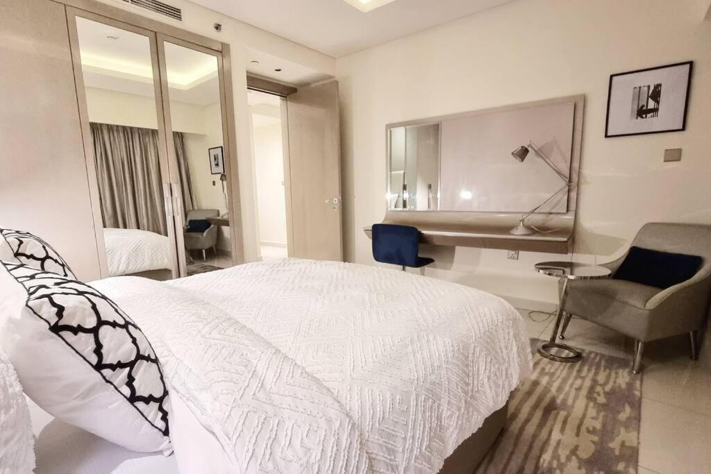 Luxury Paramount A662 Dubai