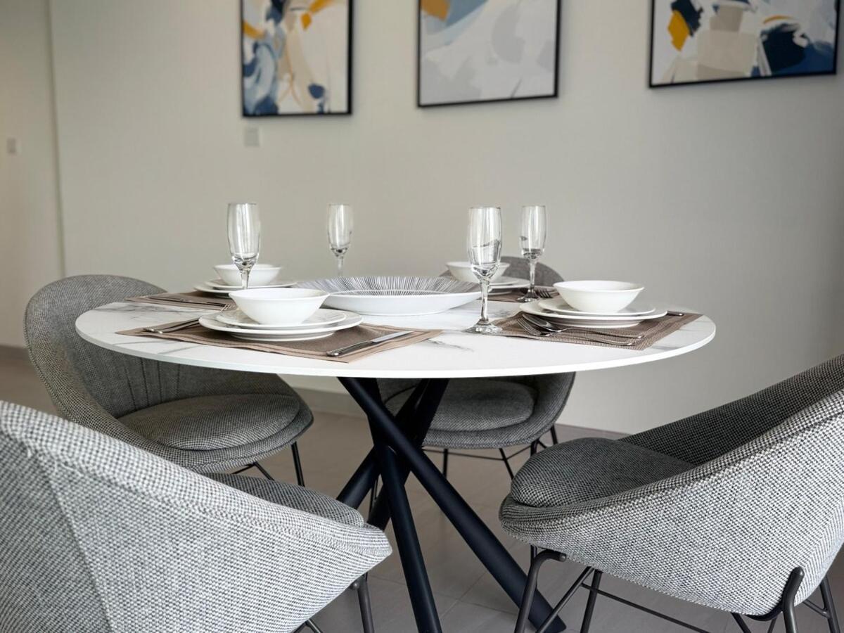 Ashri Luxe Spacious Near Metro, Frame