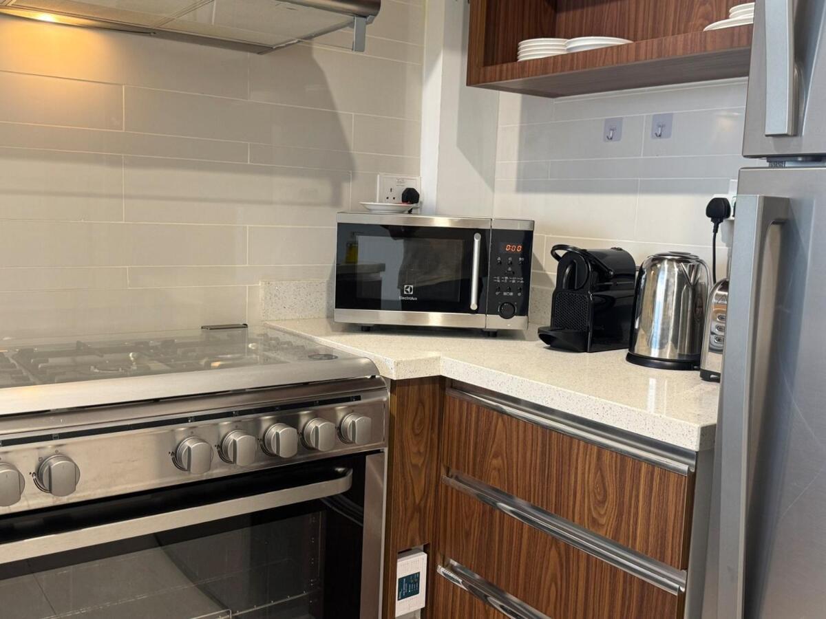 Ashri Luxe Spacious Near Metro, Frame Apartment