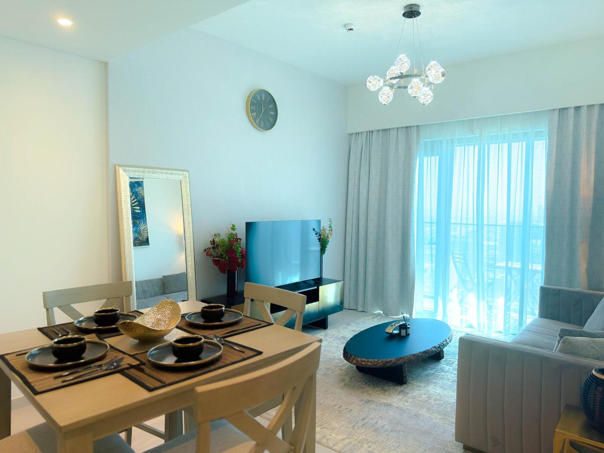 Ina Homes - Burj Royal 1 Bedroom Stylish Dubai