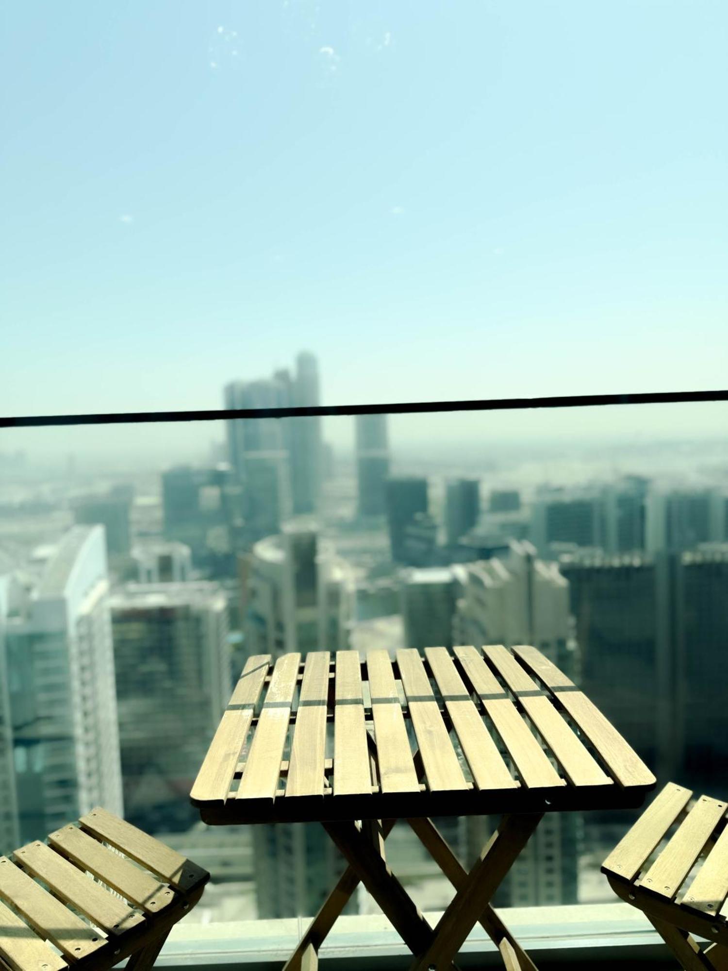 Ina Homes - Burj Royal 1 Bedroom Stylish Apartment *