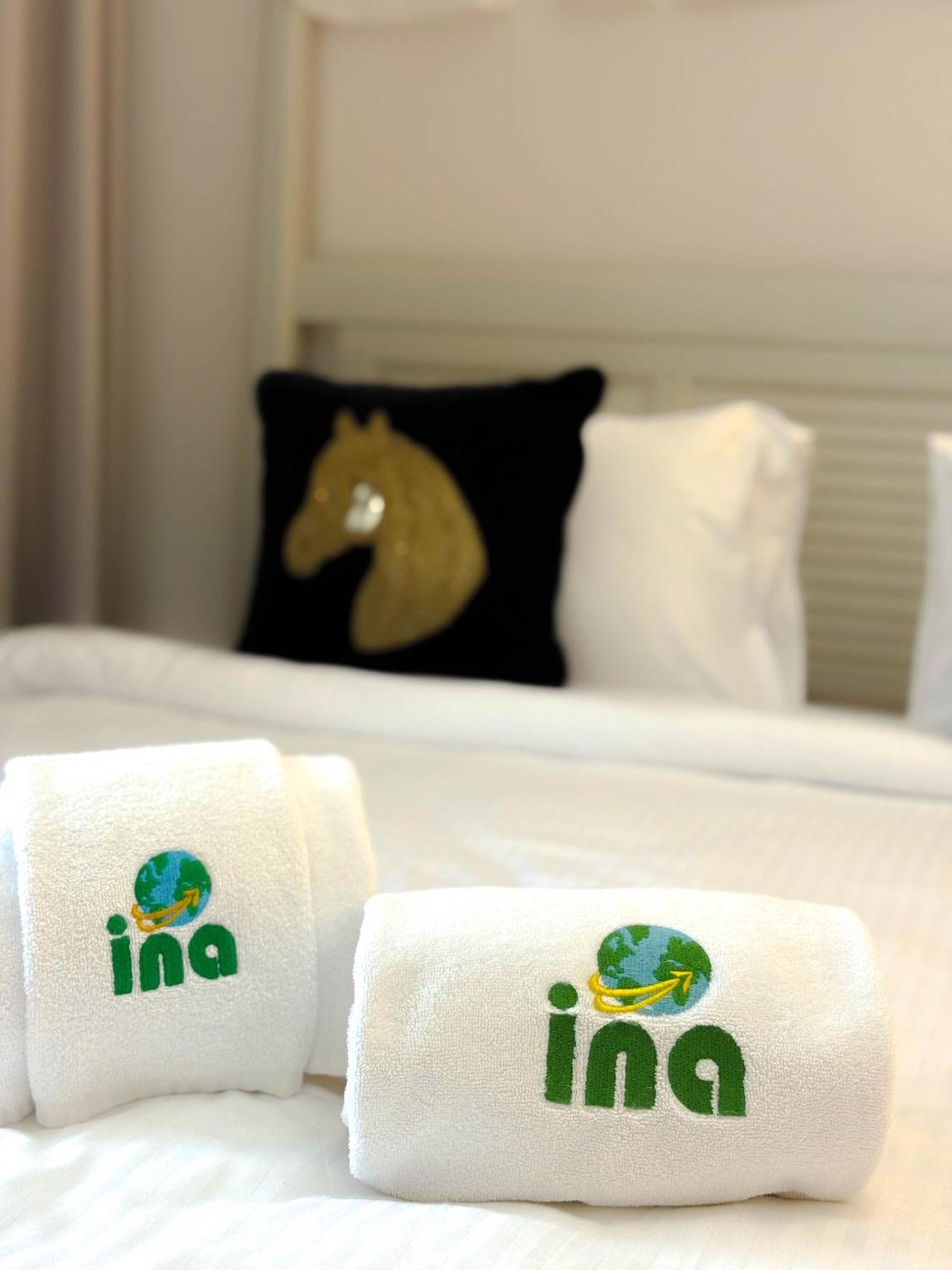 Ina Homes - Burj Royal 1 Bedroom Stylish Dubai