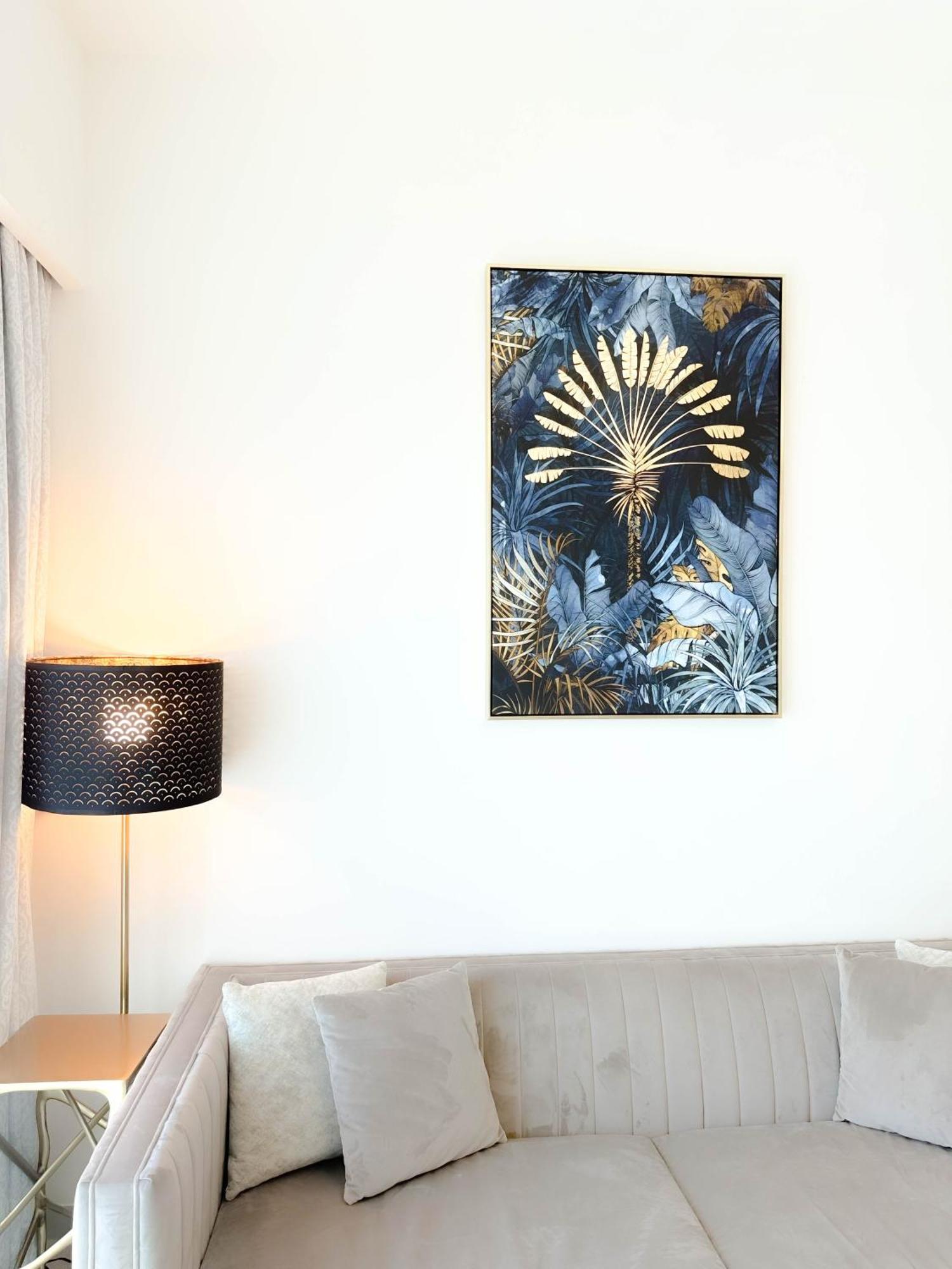 Ina Homes - Burj Royal 1 Bedroom Stylish Apartment