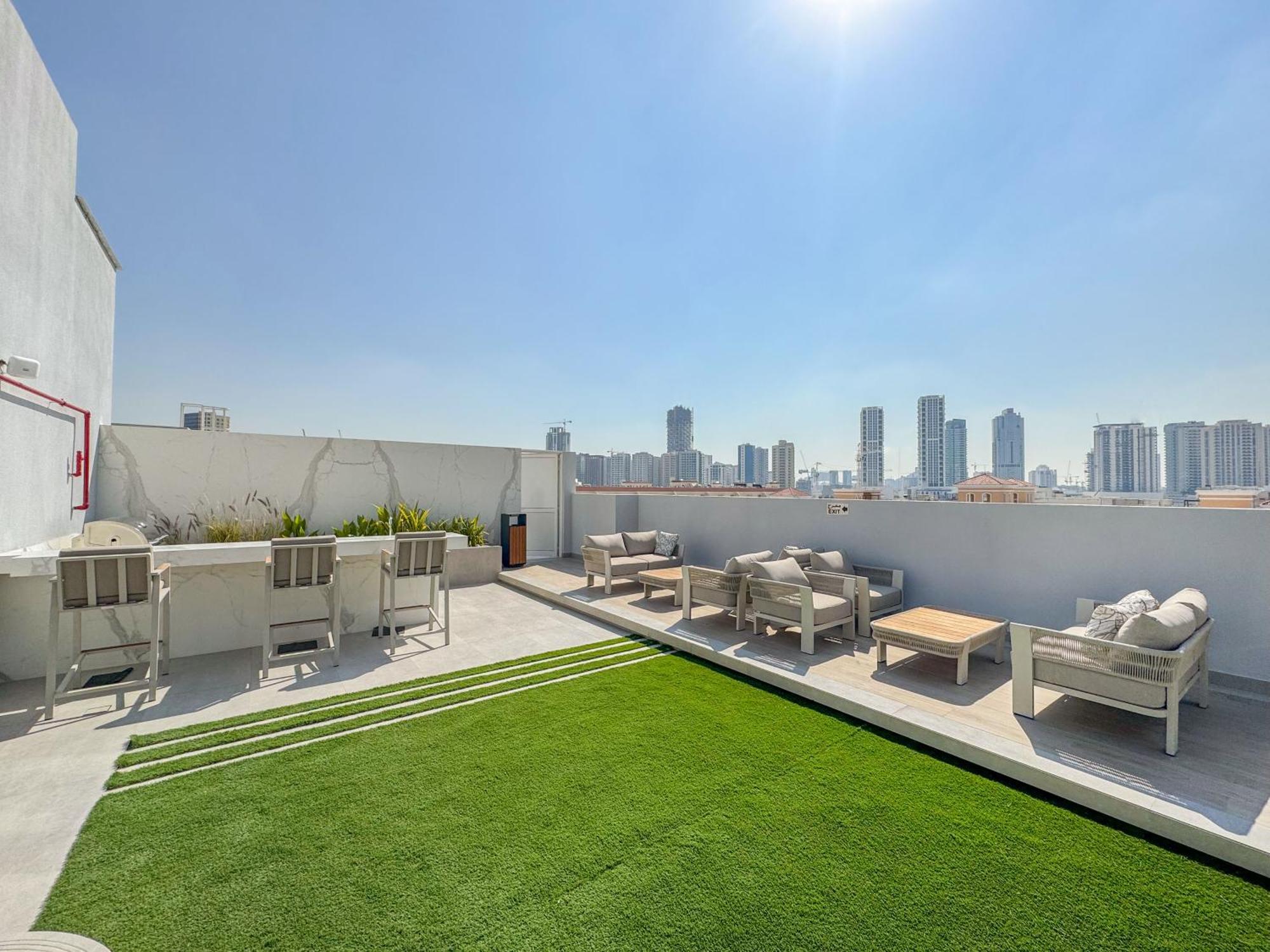 Apartment Stylish Retreat Modern In Jvc