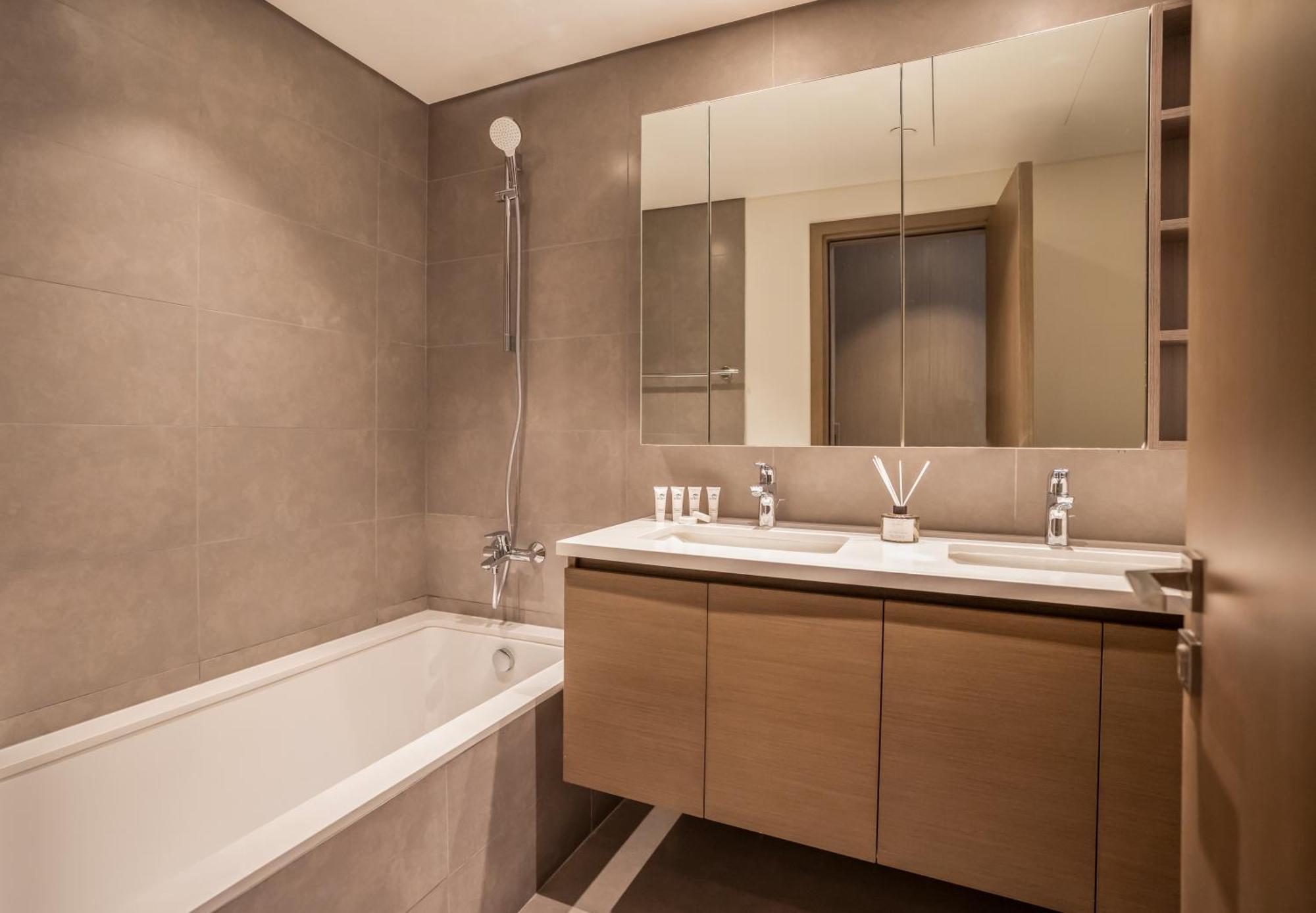 Creek Harbor Tower 2 - Premium Three Bedroom *