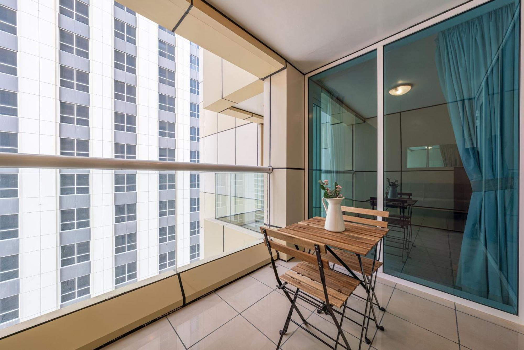 Apartment Spacious Upgraded & Elegant - 1br *