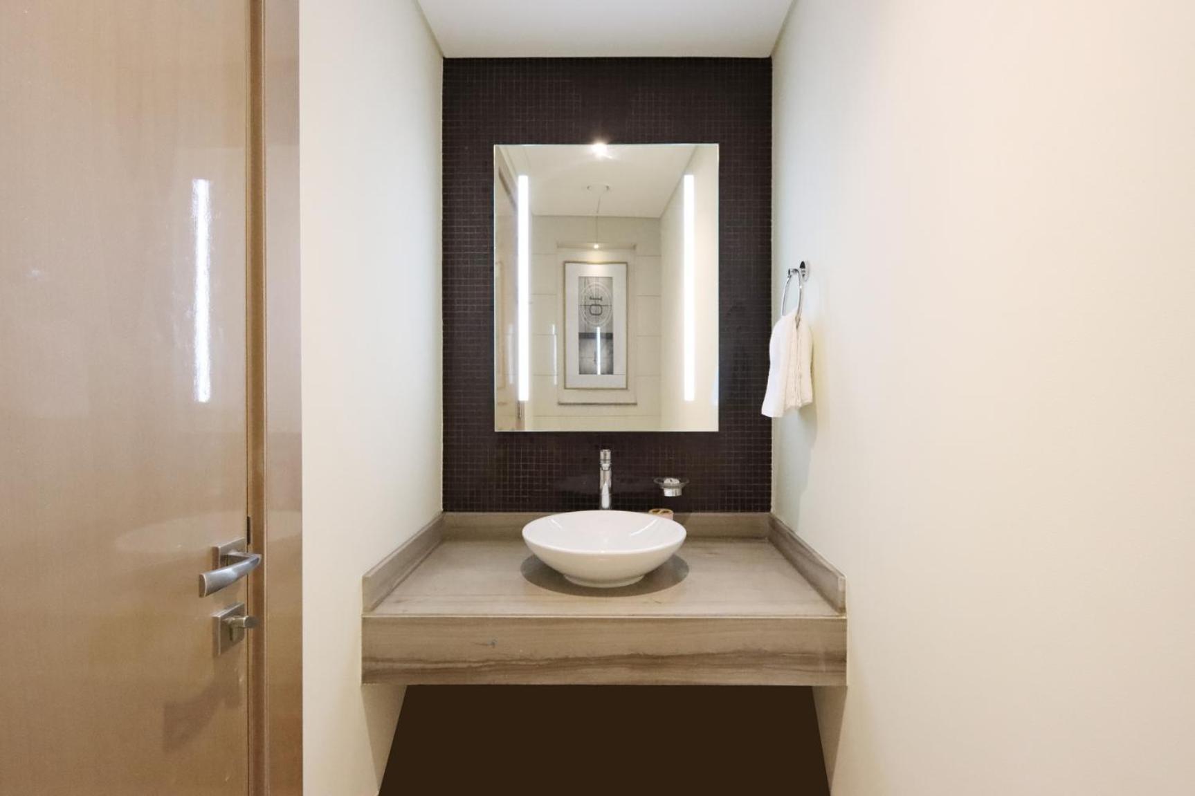2br Oasis In Damac Towers By Livbnb *