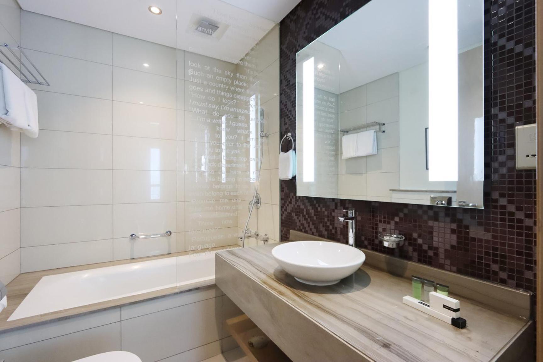 Apartment 2br Oasis In Damac Towers By Livbnb Dubai