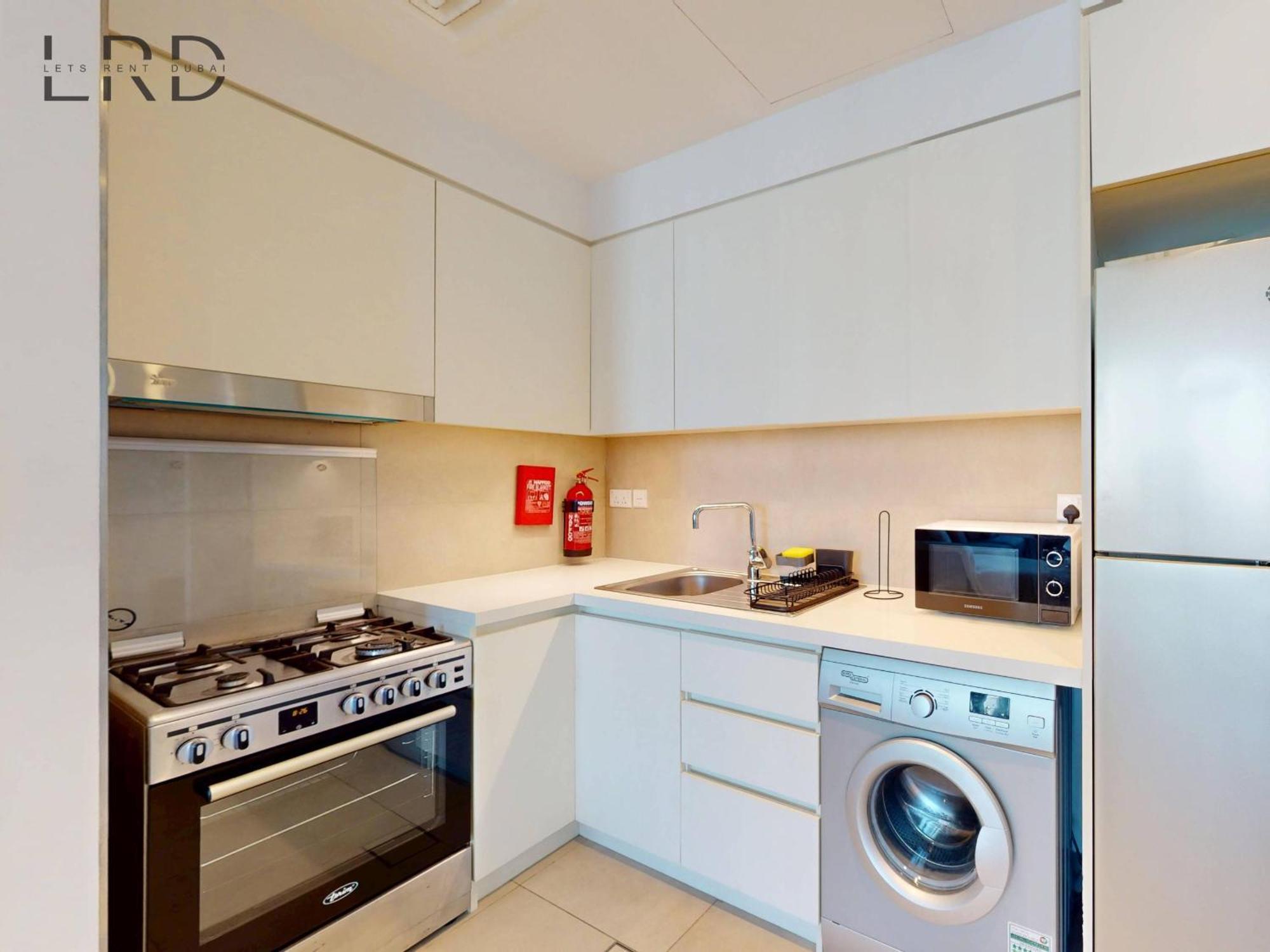 Apartment Luxurious 1br With Creek View Dubai