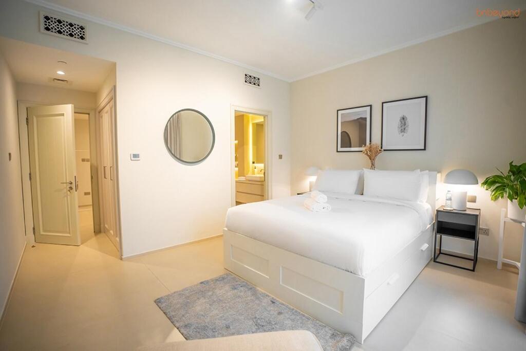 Bnbeyond's Luxury Vibe & Burj View *
