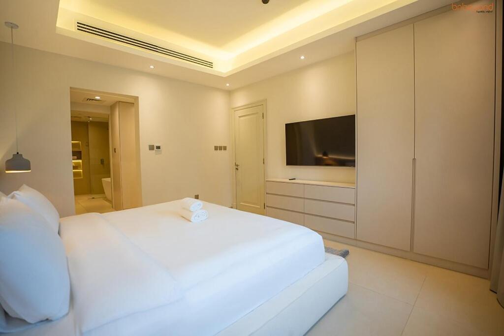 Bnbeyond's Luxury Vibe & Burj View Dubai