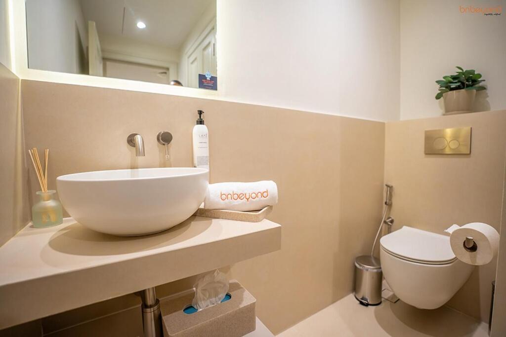 Bnbeyond's Luxury Vibe & Burj View Apartment *