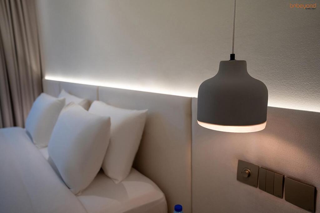 Bnbeyond's Luxury Vibe & Burj View Apartment *