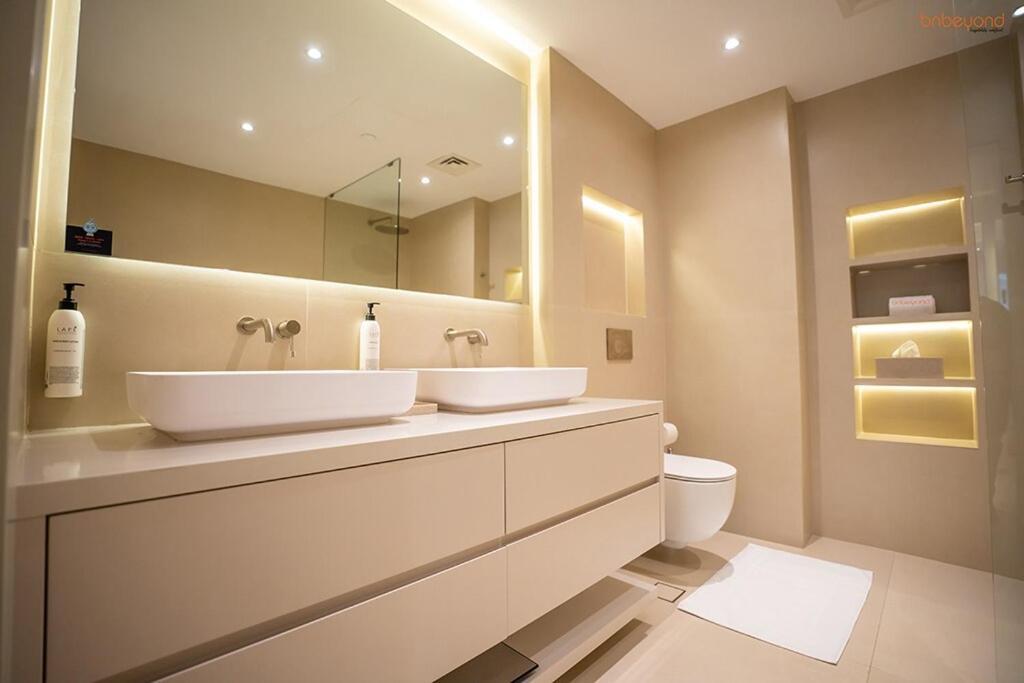 Bnbeyond's Luxury Vibe & Burj View