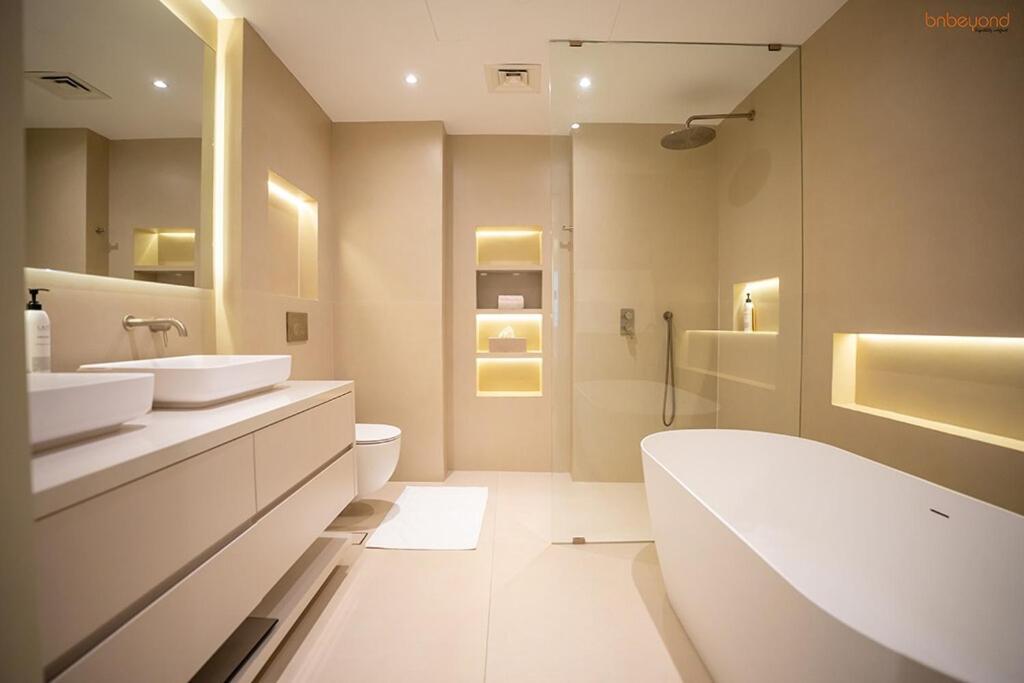 Bnbeyond's Luxury Vibe & Burj View Dubai