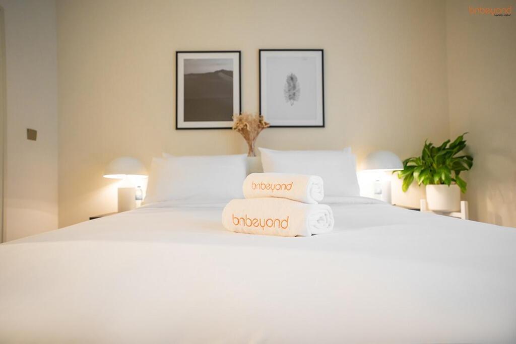 Bnbeyond's Luxury Vibe & Burj View *