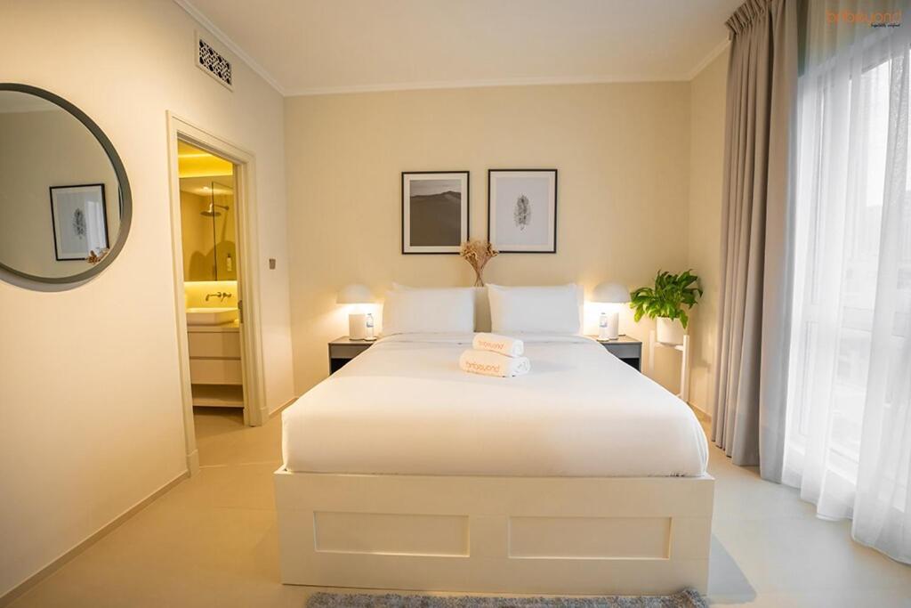 Bnbeyond's Luxury Vibe & Burj View Apartment *