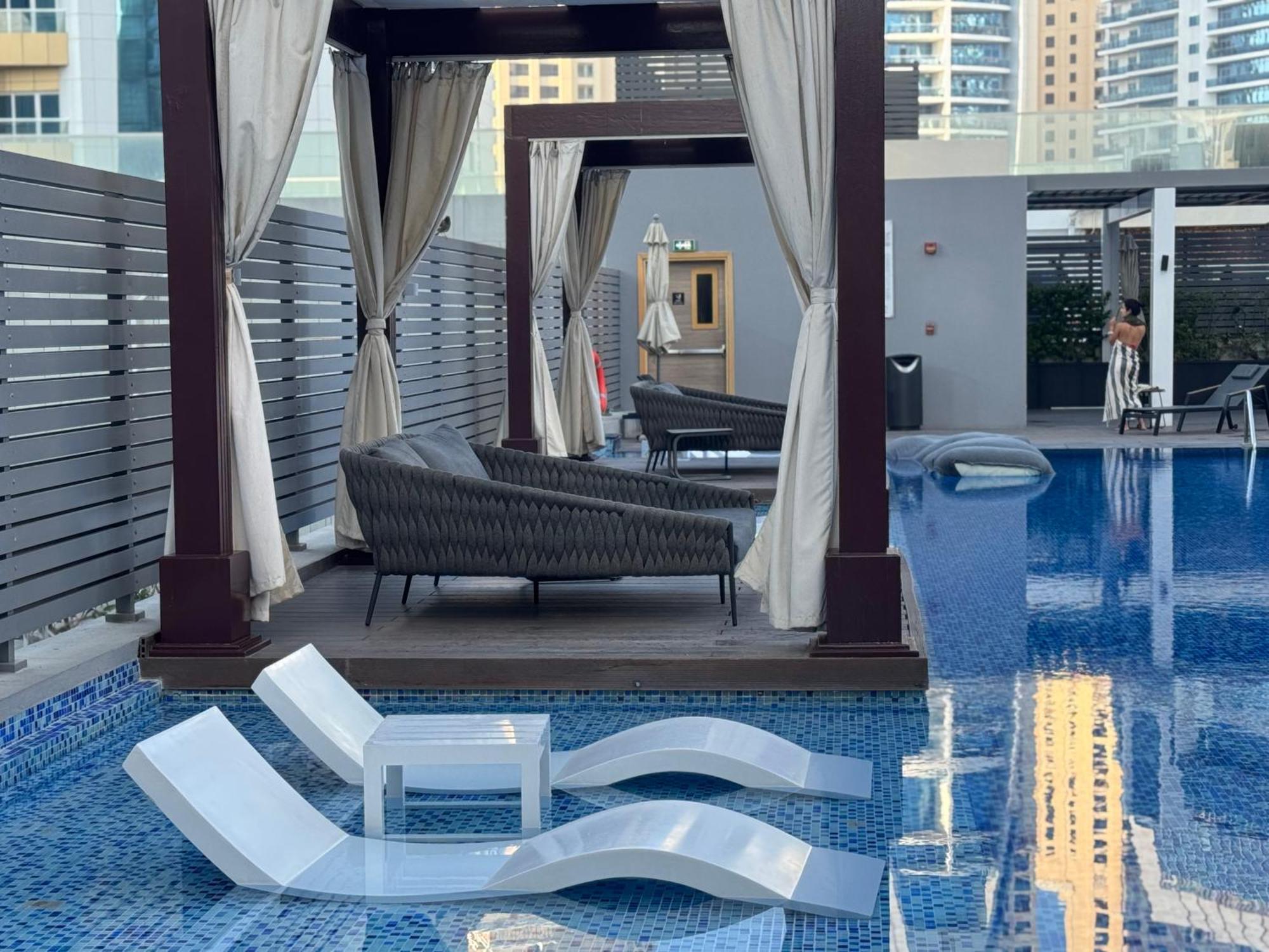 One Marina - Tie Guest house