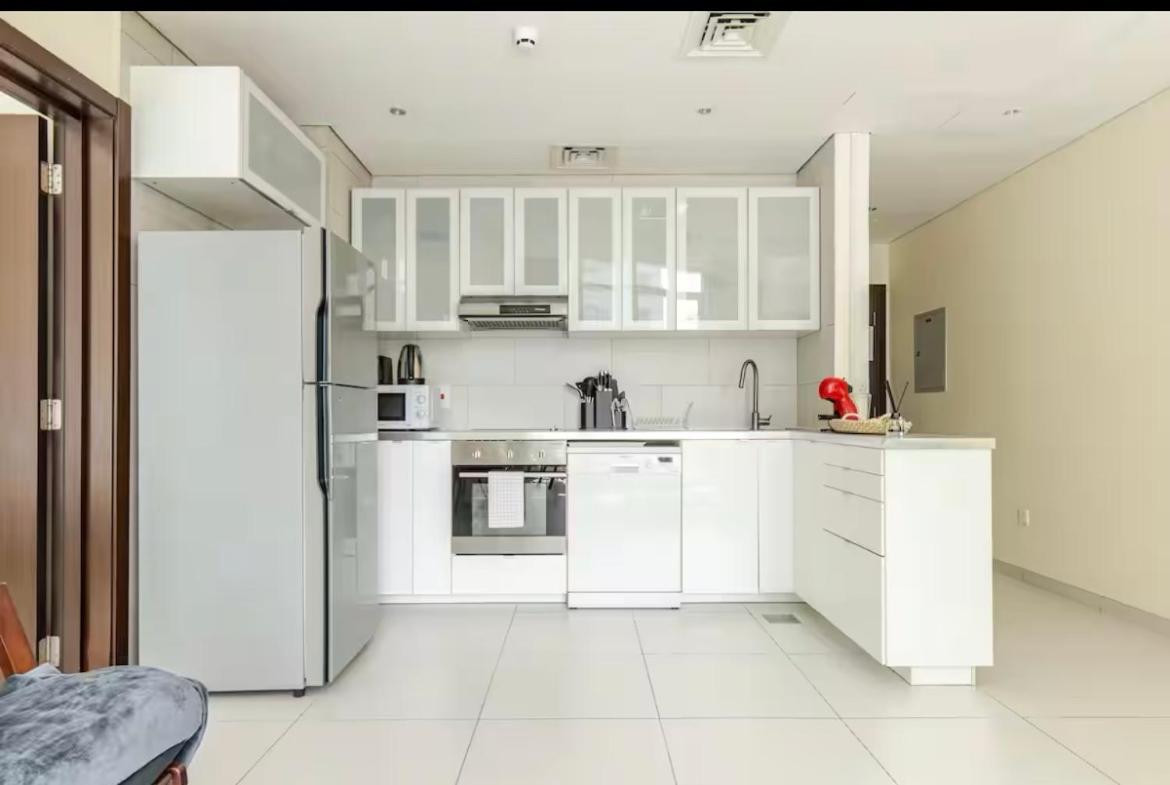 Apartment Luxury Marina Stunning Views & Rooftop Pool Dubai