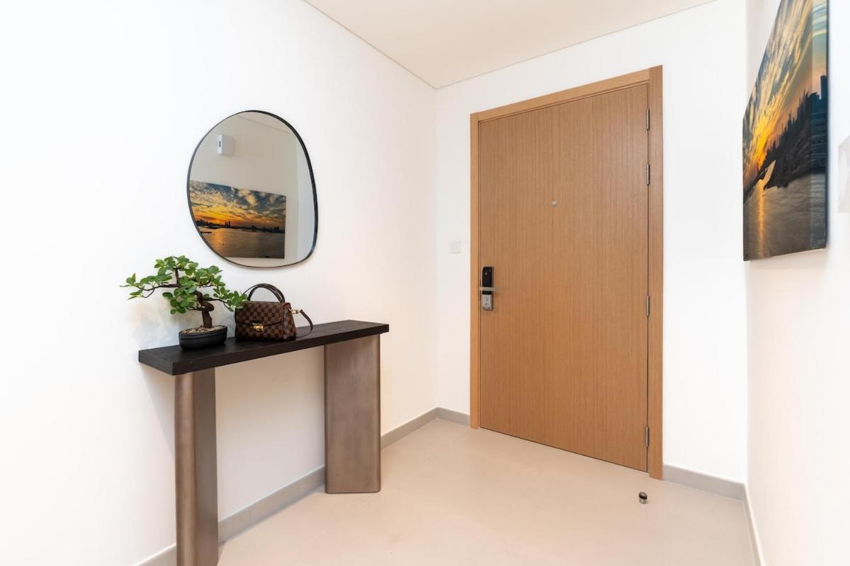 2br Burj Khalifa View & Access, Creek Apartment