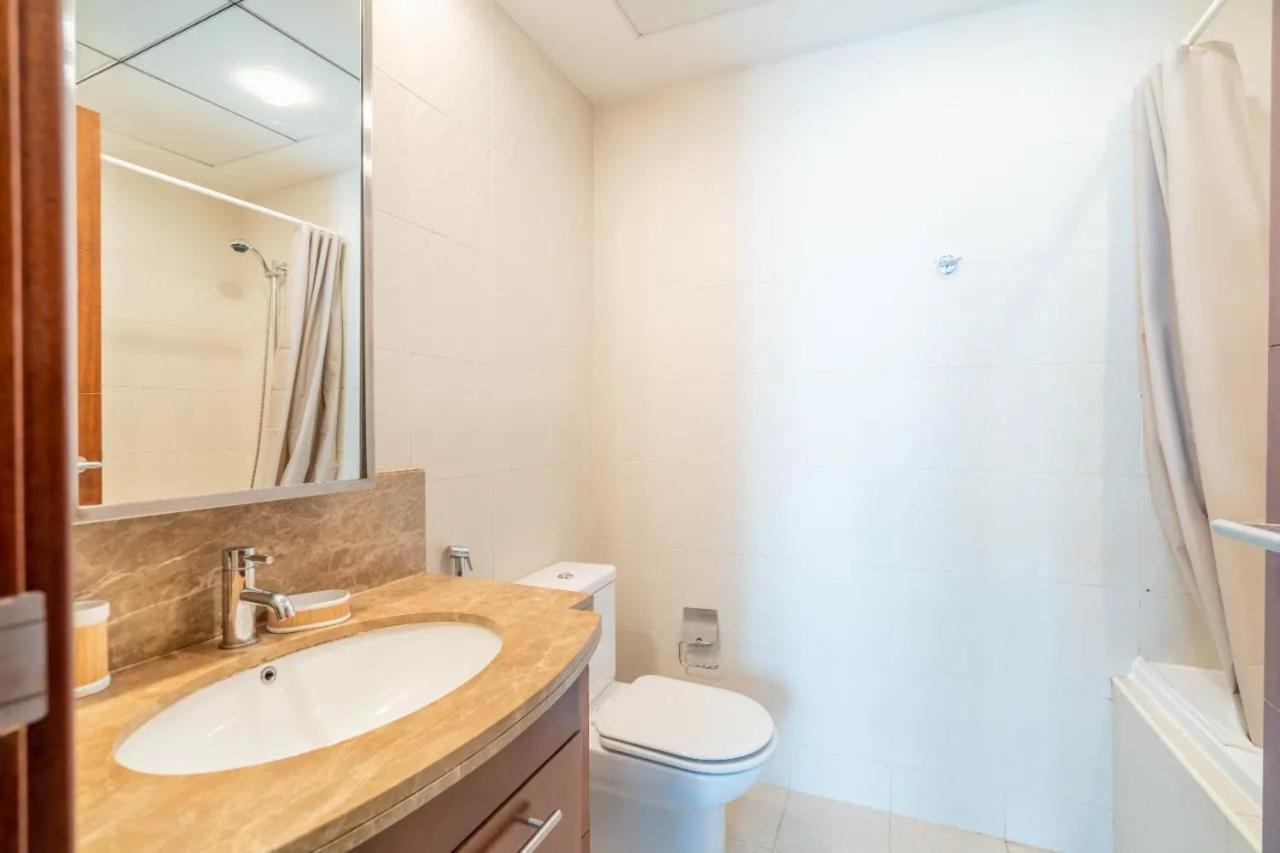 Luxury 1bed Steps Away From Burj Khalifa * Dubai