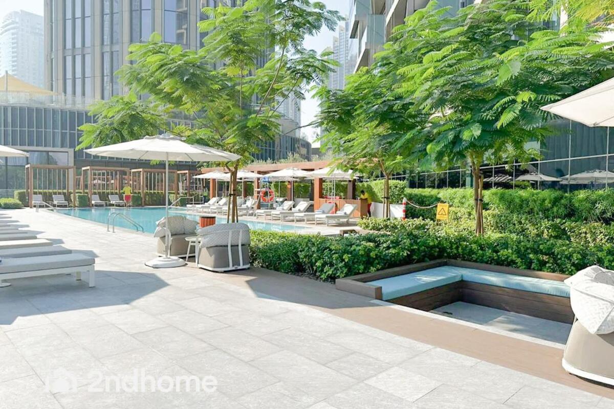 Luxurious Furnishing Direct Access To Mall *
