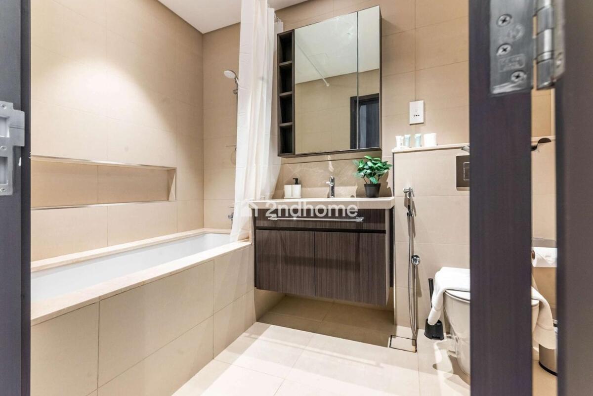 Luxurious Furnishing Direct Access To Mall
