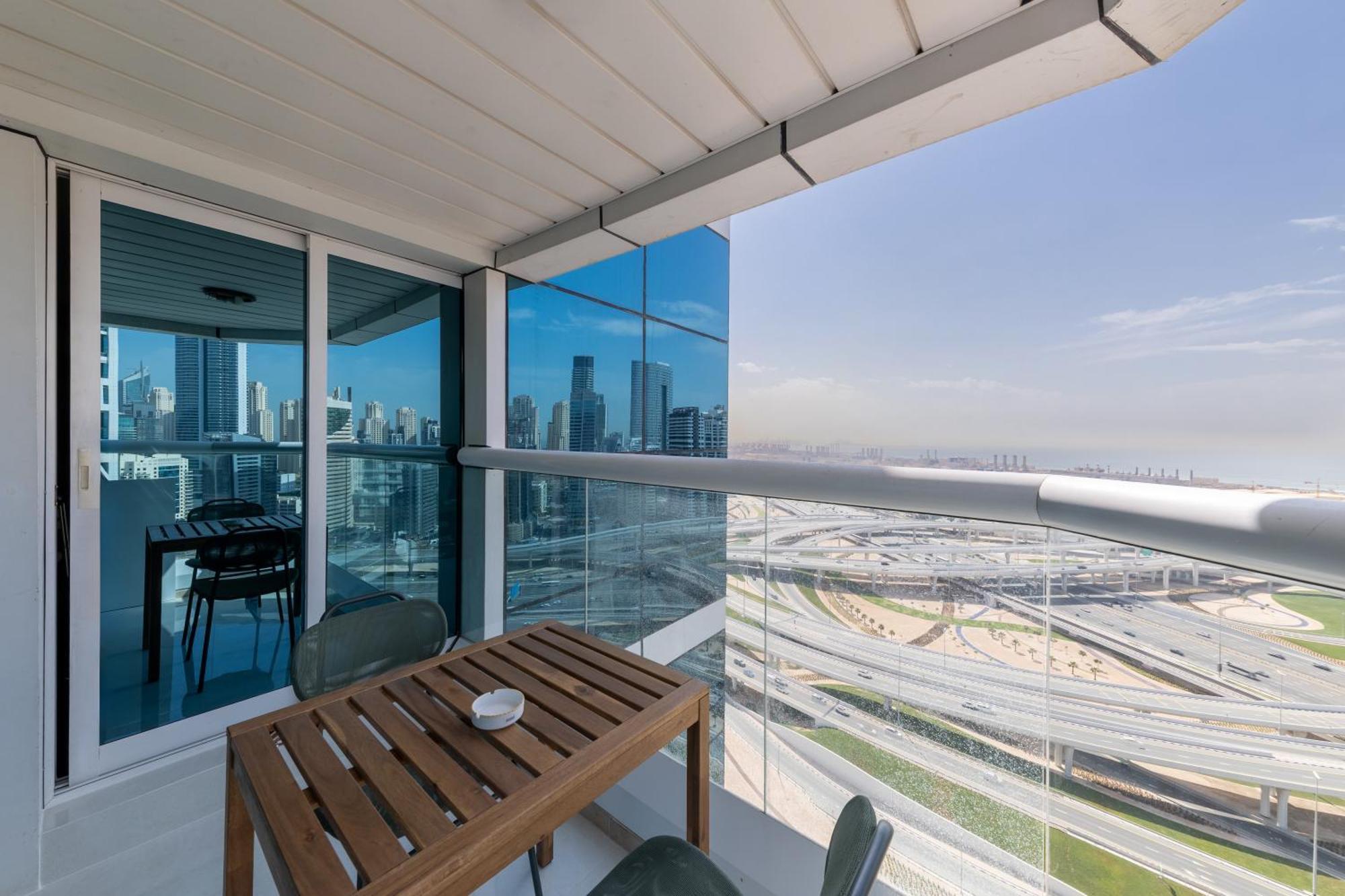 Apartment 2-bedroom Apartmentjlt View, 8 Min To Metro