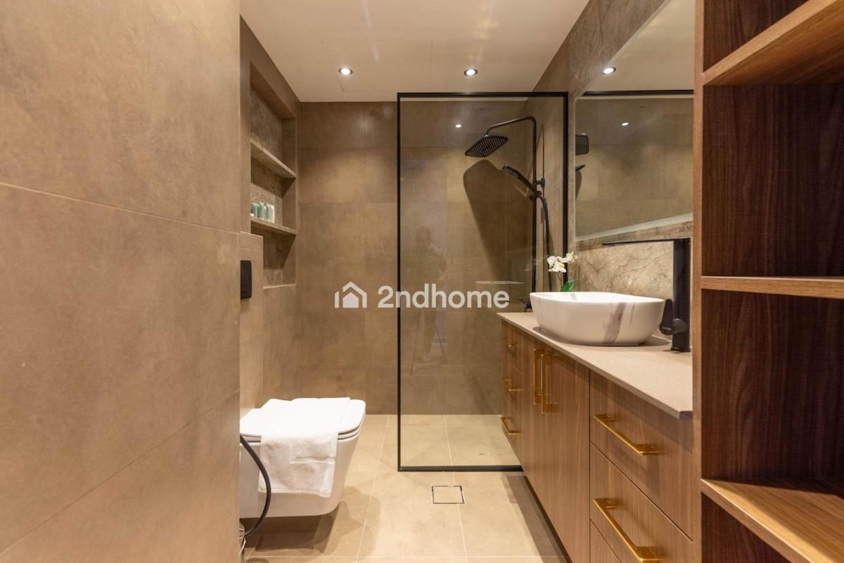 Stylish 2bedroom In Difc Newly Furnished *