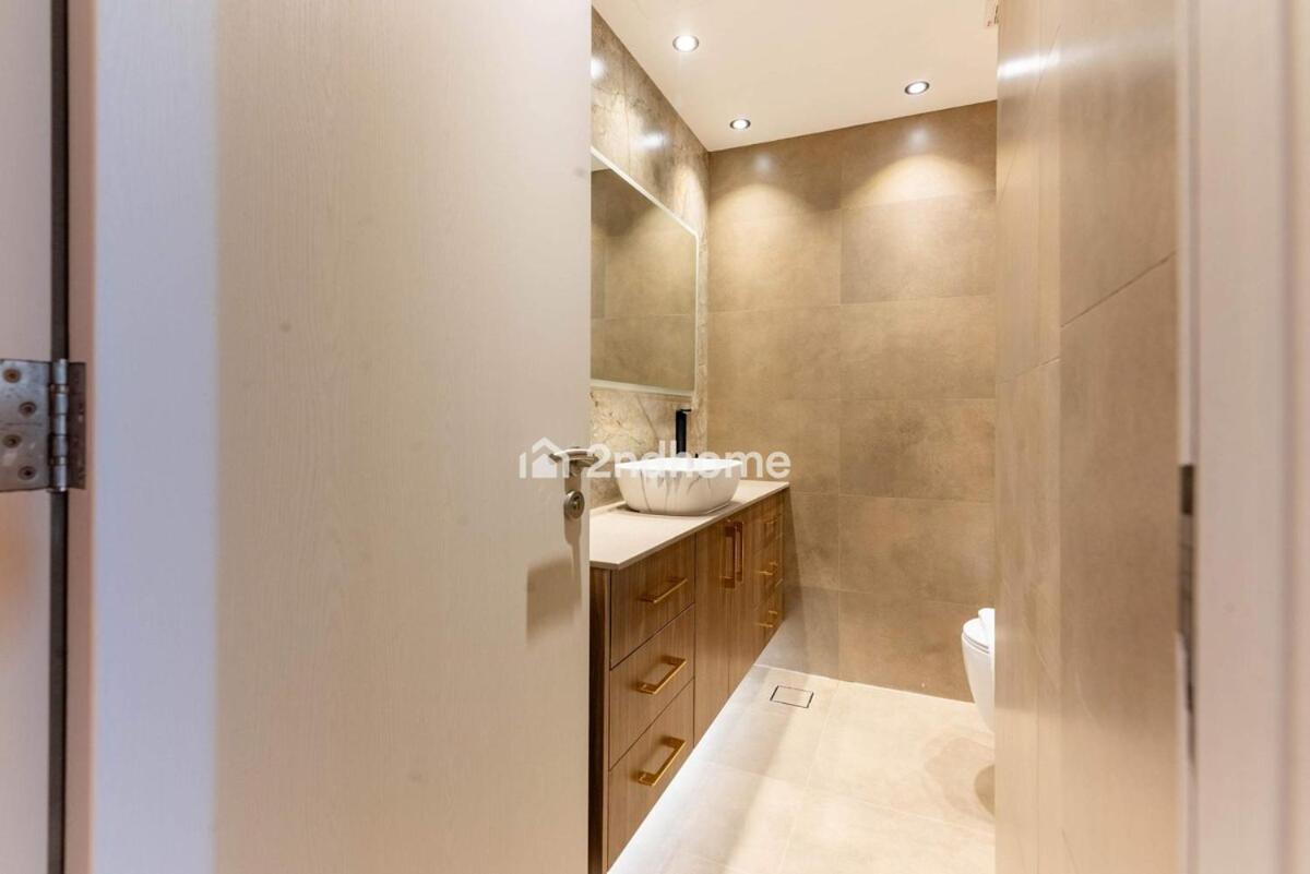 Stylish 2bedroom In Difc Newly Furnished Apartment *