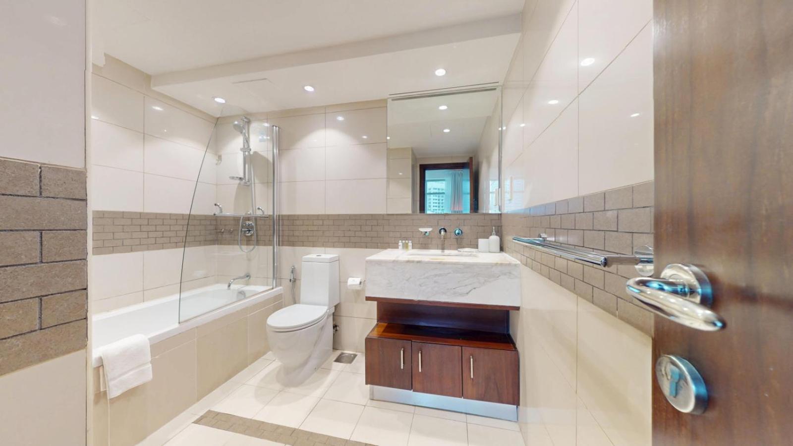 Apartment Bonaire Tower - Airy One Bedroom In Marina *