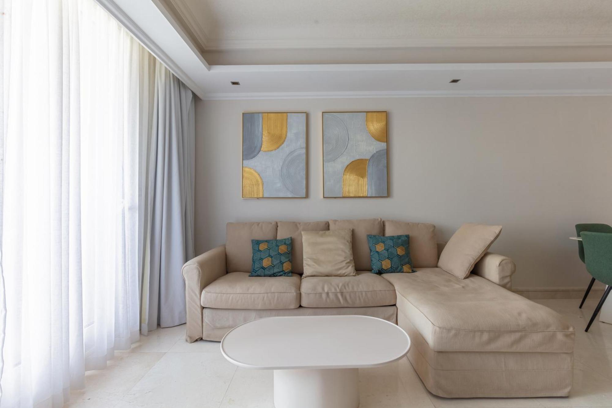 1-bedroom With Pool Apartment *