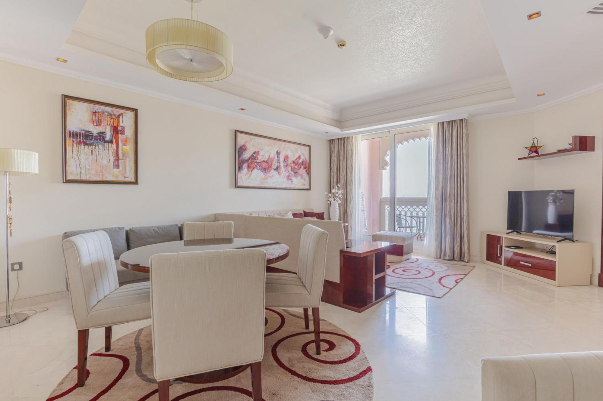 1-bedroom With Pool Apartment