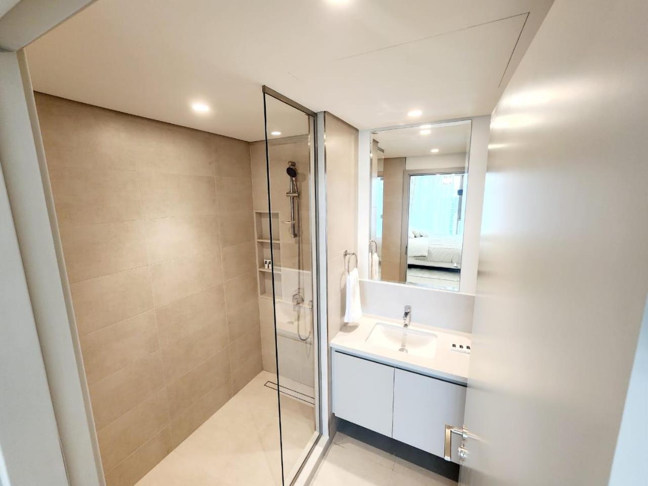 2-bedrooms Experience Luxury Living At Creek Palace Apartment Dubai