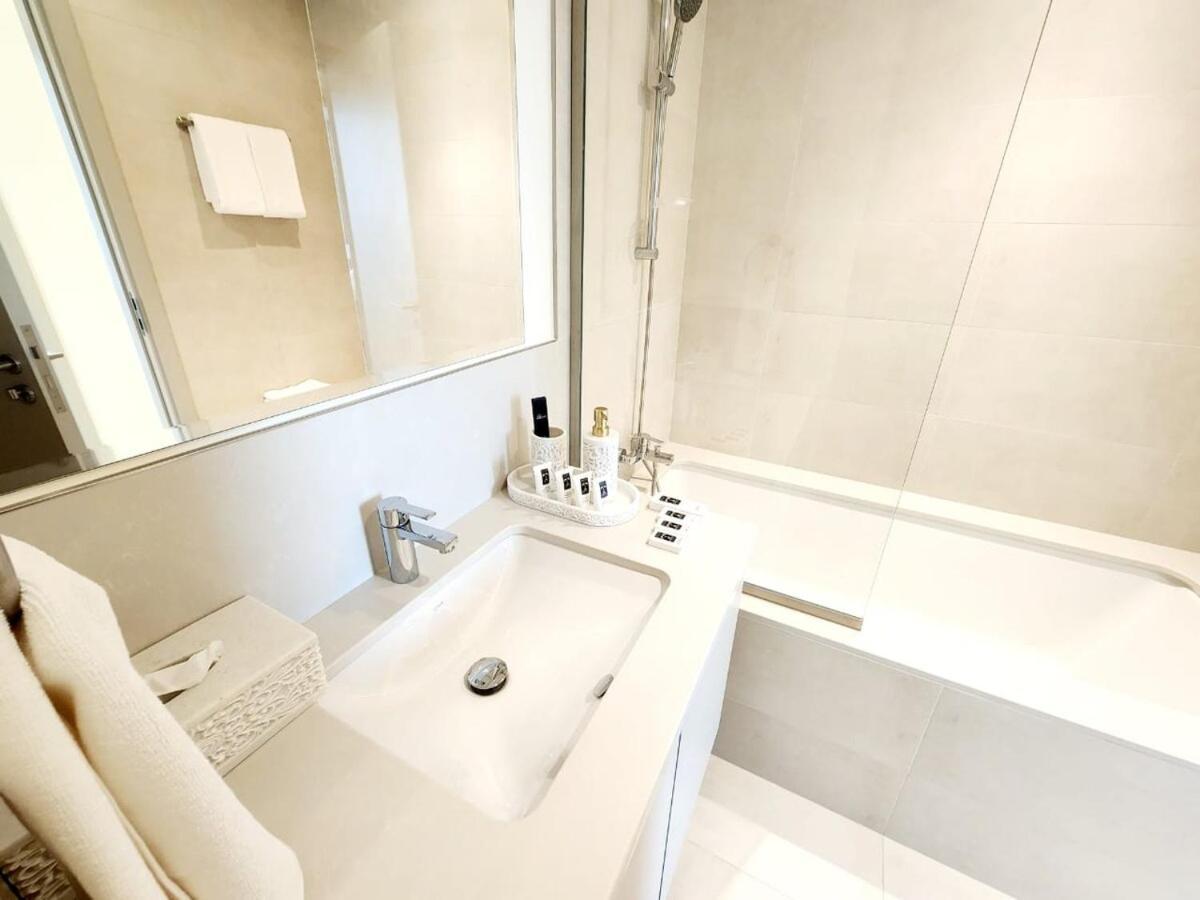 2-bedrooms Experience Luxury Living At Creek Palace Apartment Dubai
